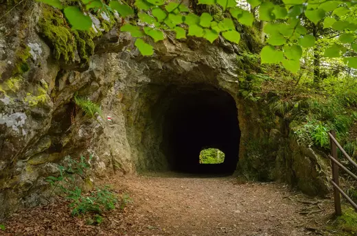 skalní tunel